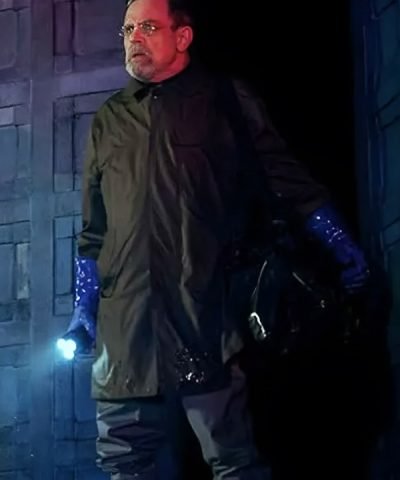 Mark Hamill S01 Black Coat